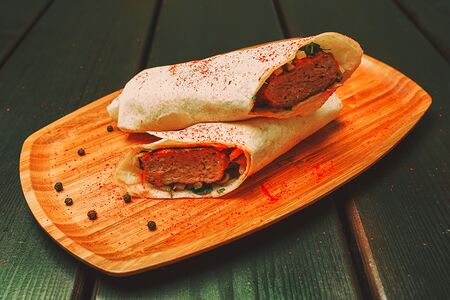 Люля-кебаб из баранины в лаваше