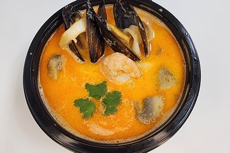 Том ям с морепродуктами