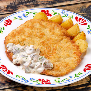 Шницель с грибным соусом с обжаренным отварным картофелем