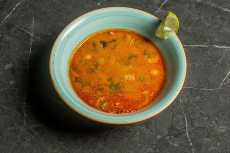 Том ям с морепродуктами