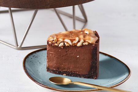 Чизкейк шоколадный с фундуком
