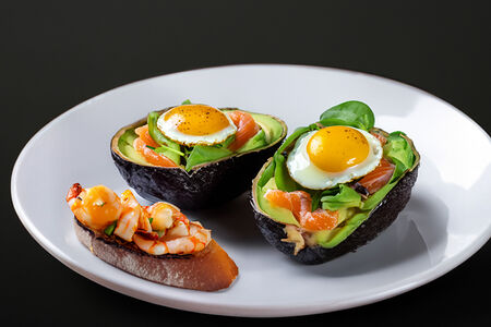 Авокадо, запеченное с лососем