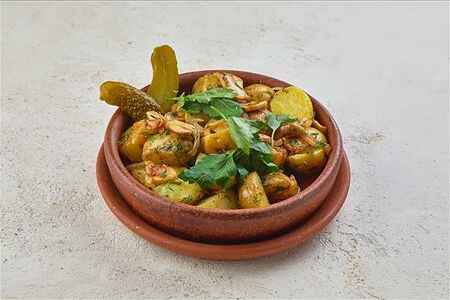 Картофель, жаренный с грибами и луком