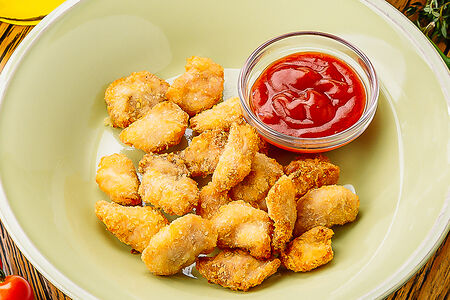 Куриные наггетсы с кетчупом