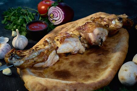Шашлык из куриного бедра на кости