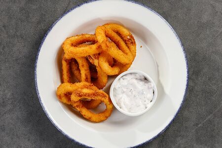 Кольца кальмара с соусом тартар