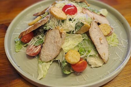 Цезарь с курицей