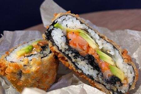 Суши-бургер с лососем