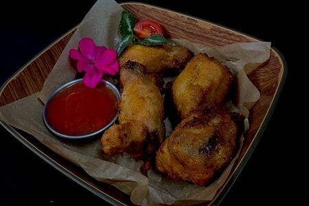 Острые куриные крылья в панировке