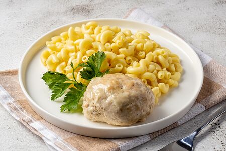 Макароны с куриной паровой котлетой