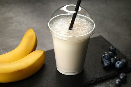 Молочный коктейль черника-банан