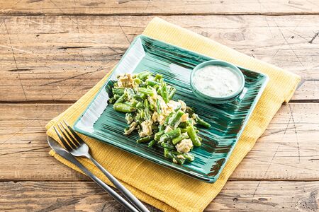 Фасоль зеленая с яйцом