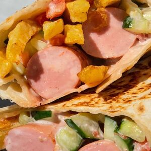 Двойной хот-дог в лаваше с картофелем