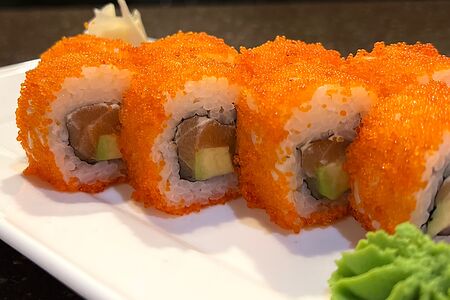 Ролл Калифорния с лососем