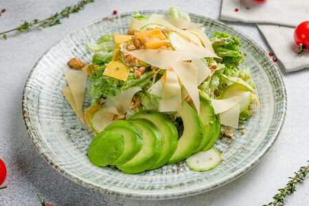 Салат с Авокадо