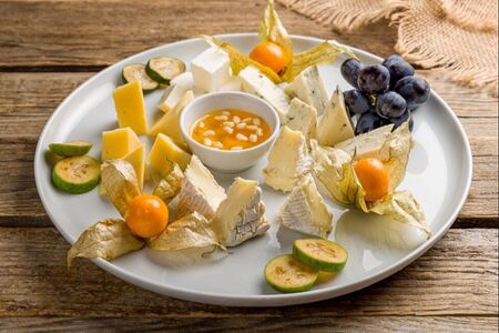 Ассорти европейских сыров