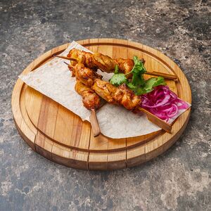 Шашлычки из курицы с соусом сацебели