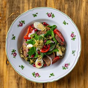 Салат с языком, томатами и джонджоли