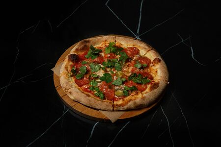 Пицца чоризо с халапеньо