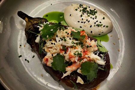 Запечённый баклажан с крабом и йогуртом