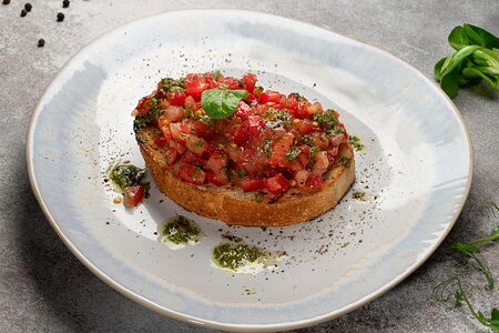 Брускетта с томатами