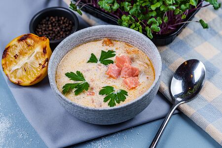 Канадский сливочный суп с форелью