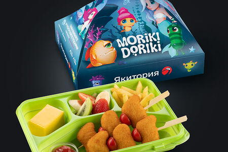 Бенто с наггетсами и подарок