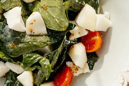 Салат с козьим сыром и фундуком