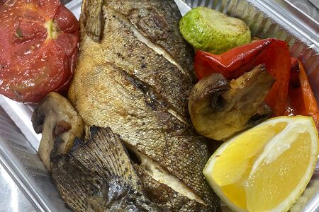 Форель с овощами