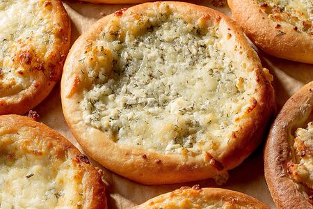 2 сырных ватрушки