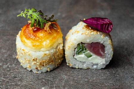 Запечённый ролл с тунцом