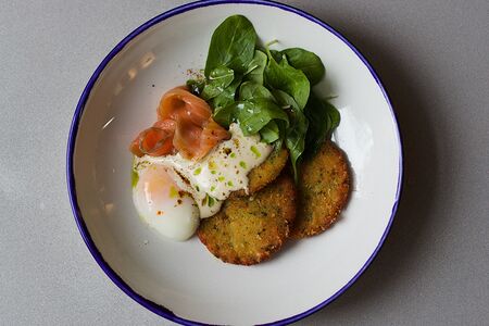 Латкес со слабосоленым лососем