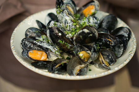 Мидии в белом соусе