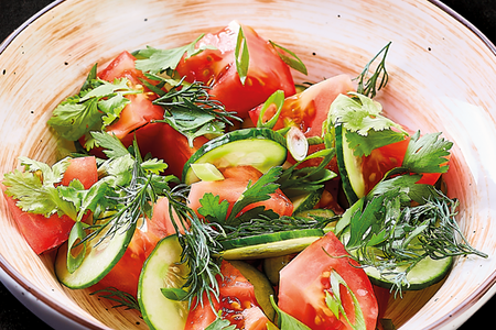 Салат овощной с зеленью