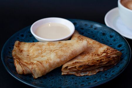 Блины с соусом