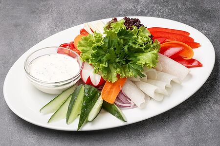 Ассорти из свежих овощей