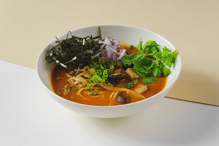 Веган рамен с удоном и маринованным тофу