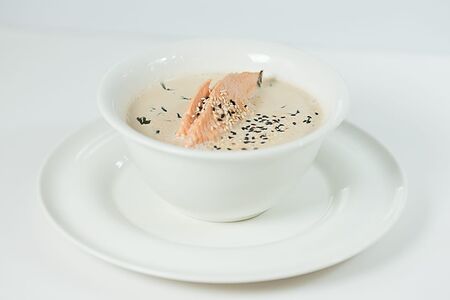 Сливочный суп с лососем