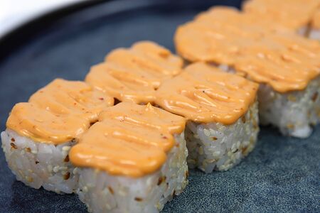 Ролл Спайси с окунем