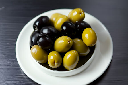 Оливки и маслины