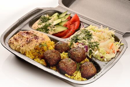 Пилав с фалафелем и хумусом