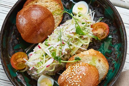 Форшмак из соленой сельди с антоновкой