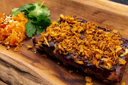 Острые свиные ребра BBQ
