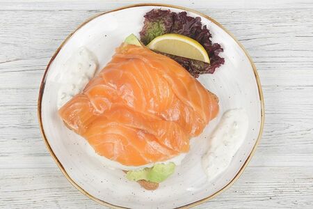 Яйца Бенедикт с малосольным лососем