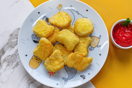 Куриные наггетсы с кетчупом