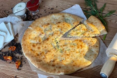 Сыр и листья свёклы