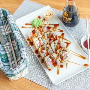 Ролл с угрем в темпуре