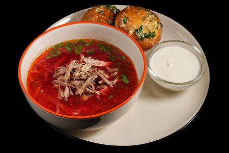 Борщ с томленой уткой и пампушками