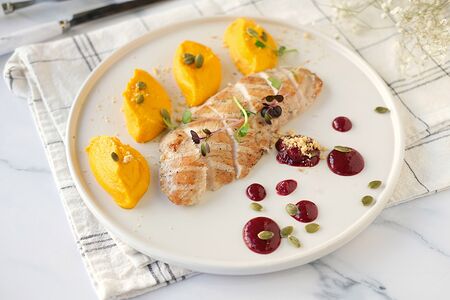 Филе индейки с пюре из моркови