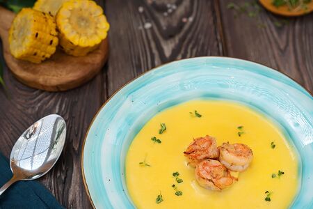 Кукурузный крем-суп с креветками